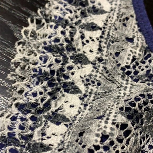 NWOT Victoria’s Secret lace plunge bralette - Picture 7 of 8